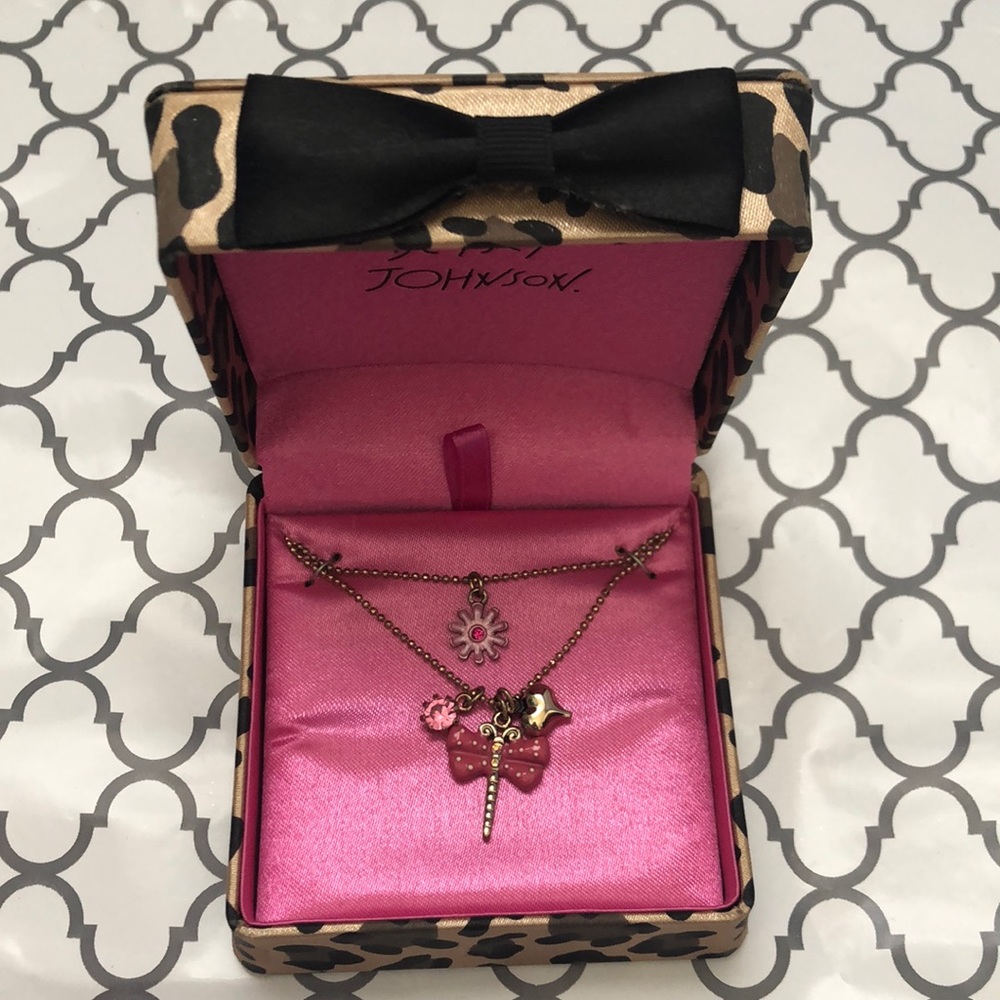 Betsey Johnson early 2000’s layered necklace w/box